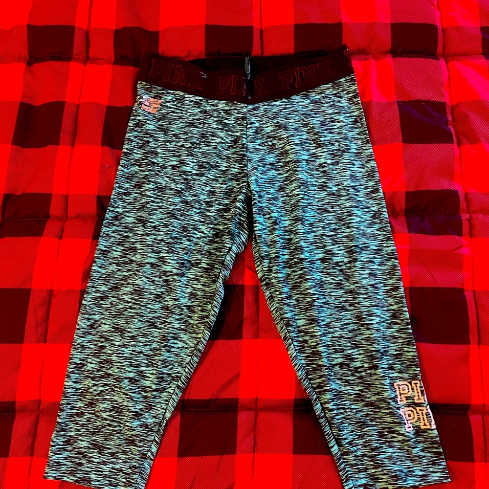 New Victoria’s Secret PINK Ultimate cropped medium pair of leggings